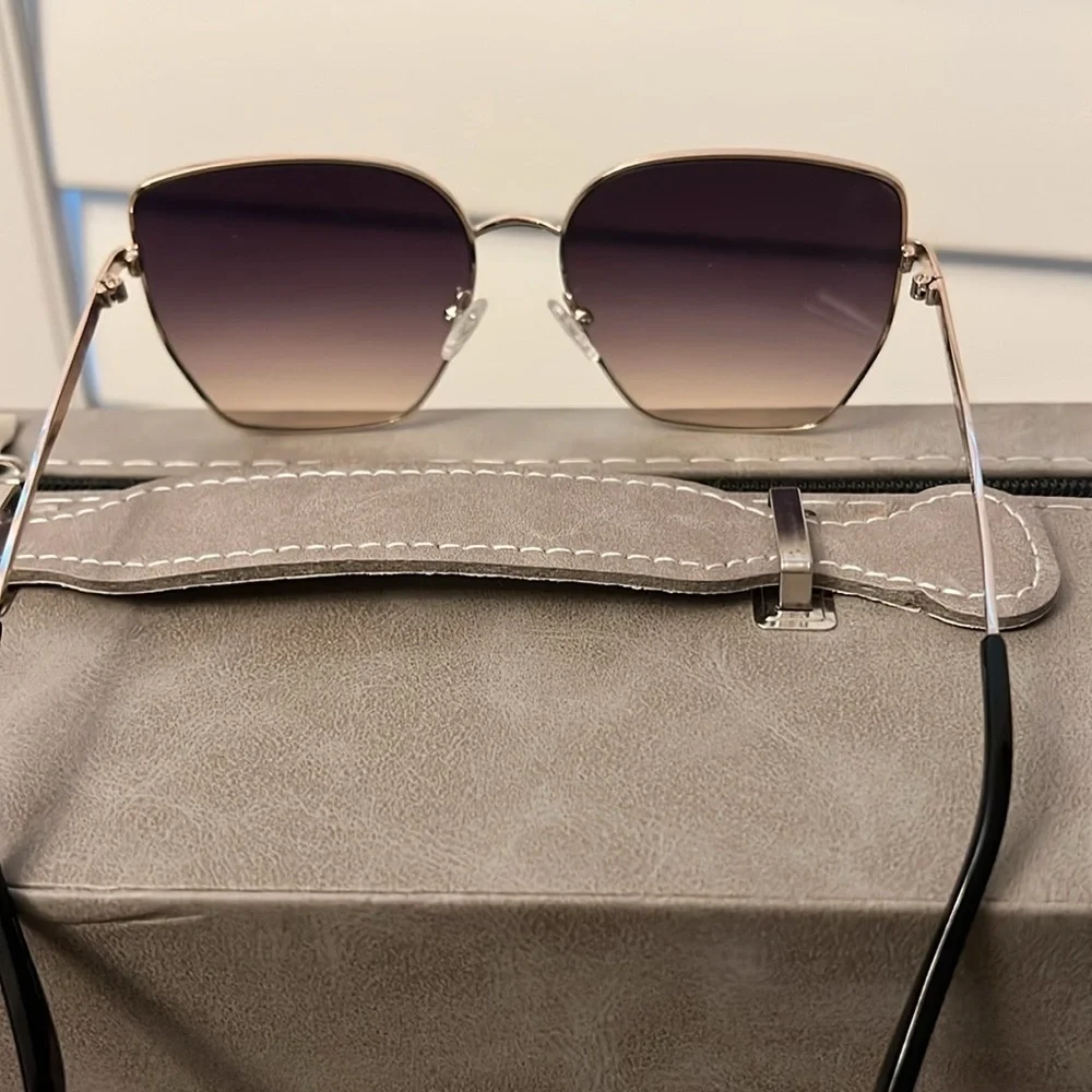 Oscar de la Renta sunglasses